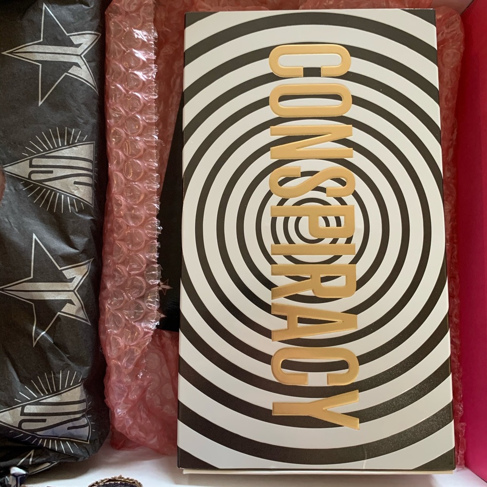 Conspiracy Makeup Palette
